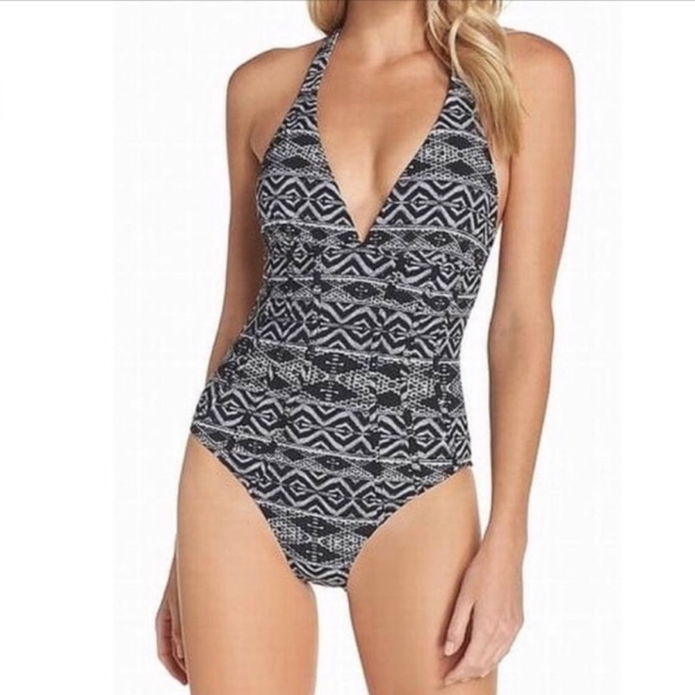 🆕 La Blanca Tummy Control One Piece Swimsuit